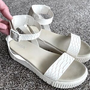 MIA Lunna Platform Ankle Strap Sandal (Women), Ivory, Size 7.5